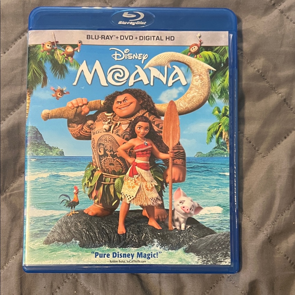 🌊 Disney’s Moana: 2-Disc Blu-ray + DVD Combo Pack